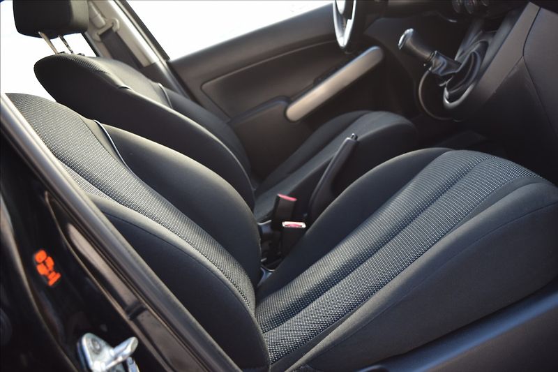 Mazda 2 1,5 MZR 76KW ALU KLIMA - fotka 35 z 38