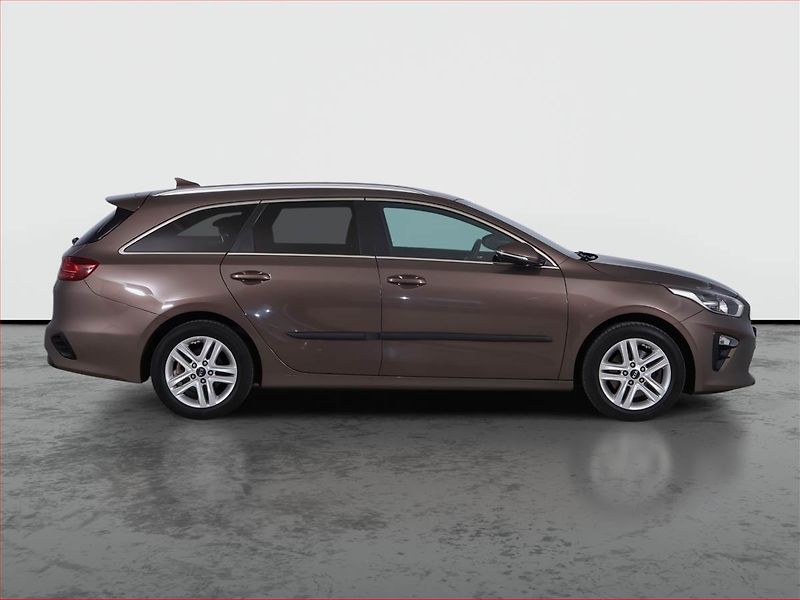 Kia Ceed (2019) 1.4 T-GDI, Serv.kniha, Xenony - fotka 6 z 23
