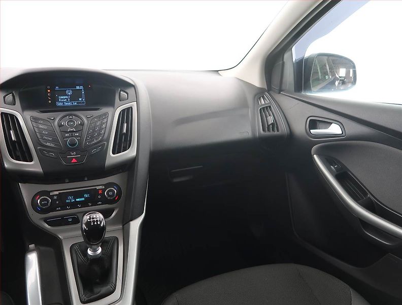 Ford Focus (2013) 1.6 TDCi, Park. senzory - fotka 8 z 16