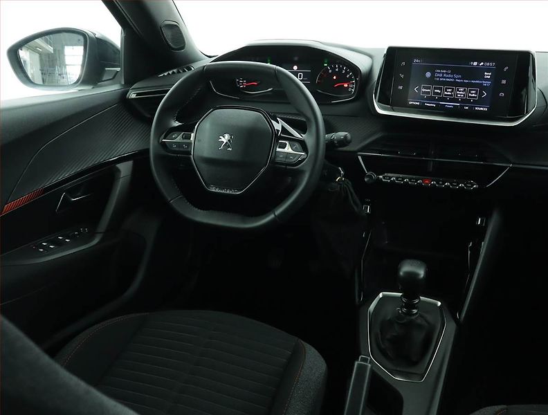 Peugeot 2008 (2023) Active 1.2 PureTech - fotka 7 z 15