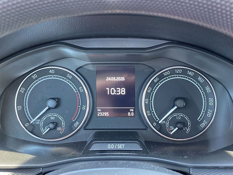 Škoda Kamiq (2023) 1.0 TSI Ambition - fotka 7 z 33