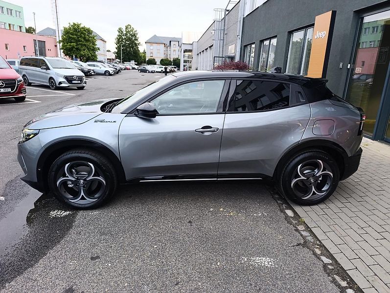 Alfa Romeo Junior (2026) Elettrica Sport Speciale 156k - fotka 4 z 30