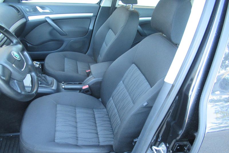 Škoda Octavia 1.6 TDi AUT. KLIMA TAŽNÉ - fotka 13 z 19