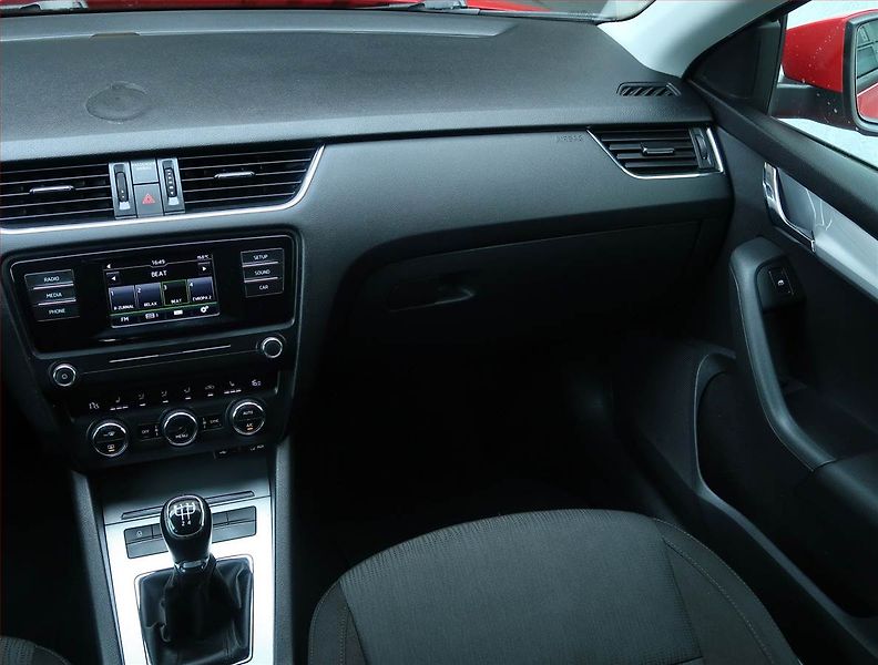 Škoda Octavia (2016) 1.6 TDI, Serv.kniha, Tempomat - fotka 8 z 18