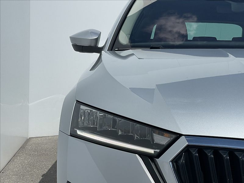 Škoda Octavia 2,0 TDI Combi Ambtion Plus LED - fotka 21 z 24