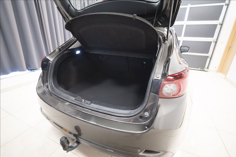 Mazda 3 2,0 SKYACTIV NAVI TAŽNÉ ČR - fotka 35 z 38