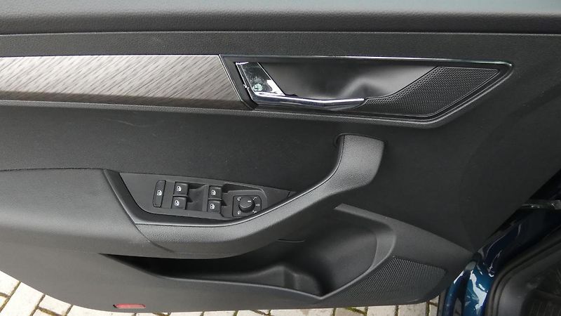 Škoda Karoq 1,5 TSI DSG Style - fotka 9 z 21