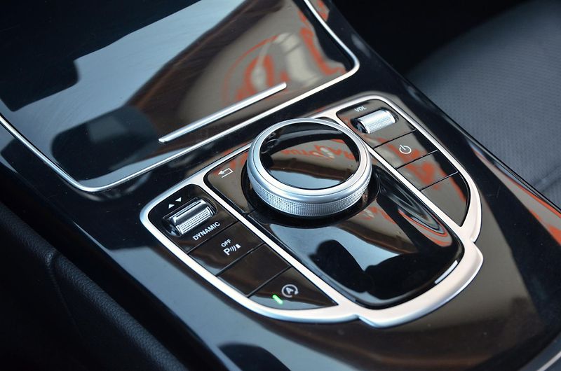 Mercedes-Benz Třídy C (2016) C 250d 4Matic AMG ČR Burmester - fotka 35 z 41