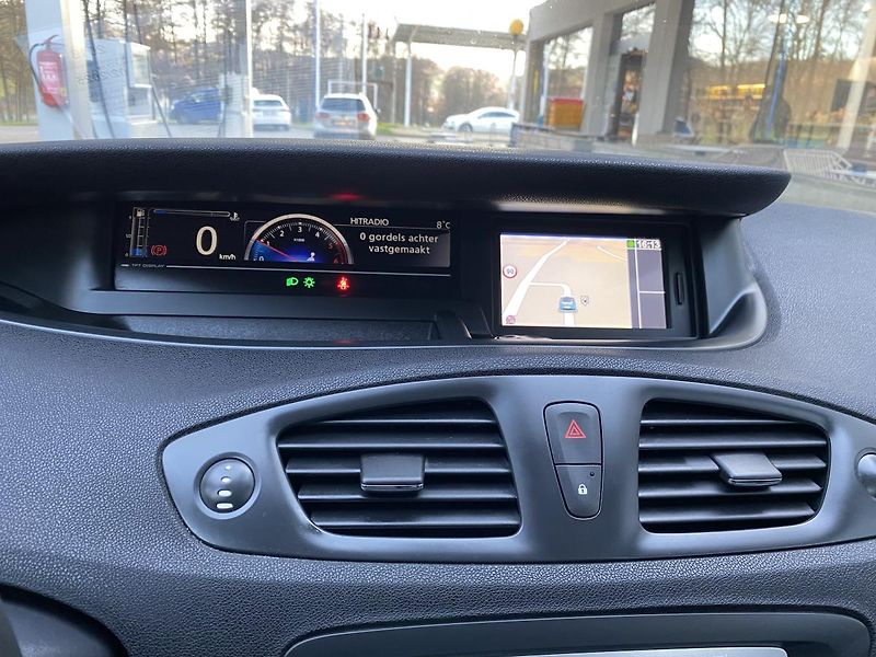 Renault Scénic (2013) 1.5 dci Expression pěkný - fotka 18 z 23