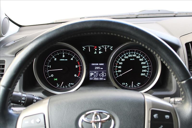 Toyota Land Cruiser 200 4.5 D-4D V8 / CZ - fotka 16 z 38