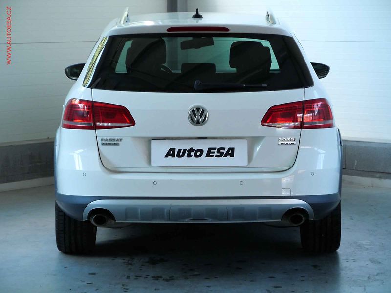 Volkswagen Passat (2013) 2.0 TDi 4x4, ČR, AT, xenon - fotka 5 z 21