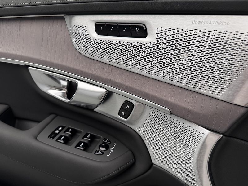 Volvo XC90 (2026) B5 AWD AUT BRIGHT ULTRA 7míst - fotka 25 z 29