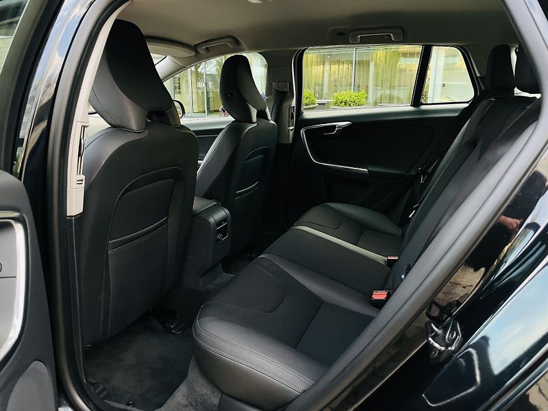 Volvo V60 2.4D5 MANUÁL VÝHŘEV SERVISKA - fotka 31 z 44