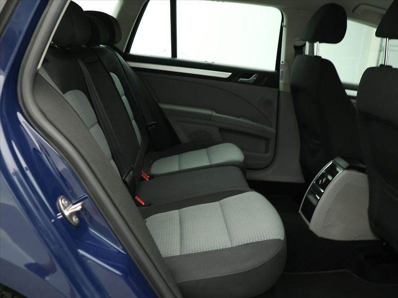 Škoda Superb 2,0 TDI 103kW Ambition Tažné - fotka 13 z 31