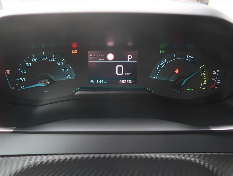 Peugeot 208 (2022) Allure 50 kWh, SoH 89% - fotka 11 z 22