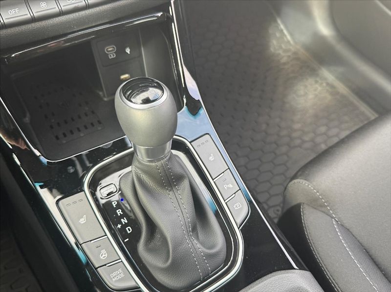 Hyundai i30 1,6 TGDI STYLE AT 1.MAJITEL - fotka 13 z 15