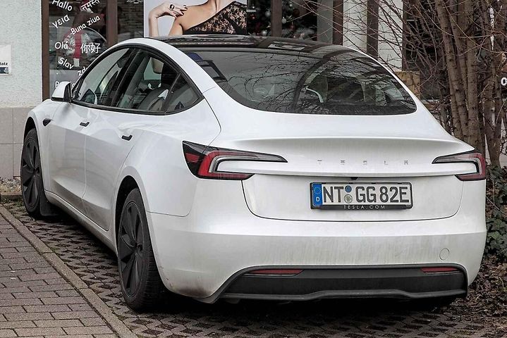 Tesla Model 3 používá automatické osušování brzdových kotoučů, jehož činnost řidič zpravidla nezaznamená.