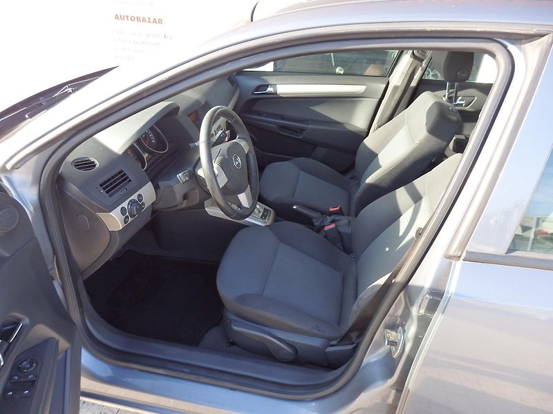 Opel Astra 1.4i 66 kW AUTOMAT, ZÁVĚS - fotka 6 z 15