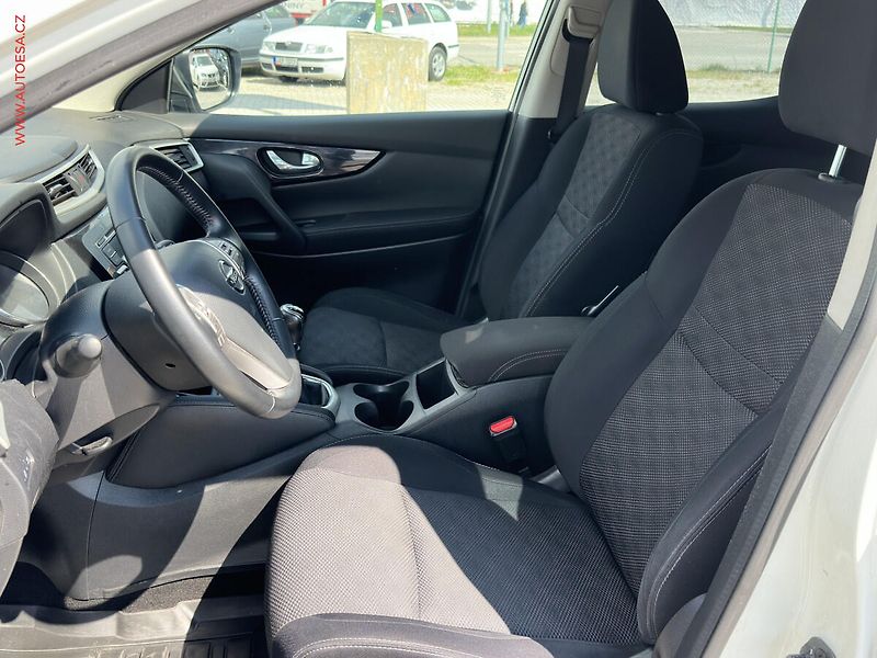 Nissan Qashqai (2015) 1.6dCi, ČR, STK11/27 - fotka 9 z 17