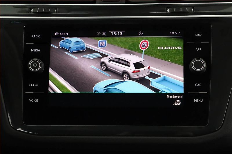 Volkswagen Tiguan (2021) 2.0 TDI - fotka 17 z 22