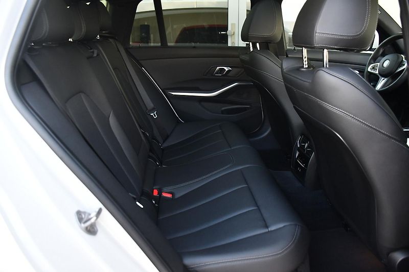BMW Řada 3 320d xD M-SPORT 3LZÁRUKA ČR 1M - fotka 19 z 48