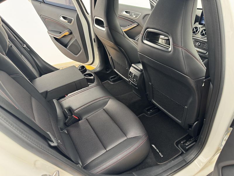 Mercedes-Benz GLA 220i*135kw*4x4*CZ*AMG - fotka 15 z 46