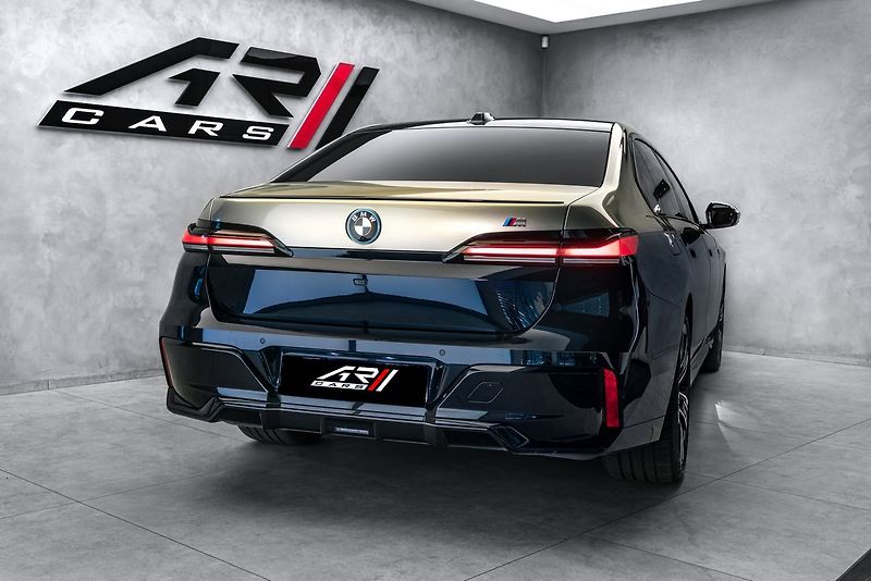 BMW Ostatní 60 M-Sport Individual Theatre - fotka 6 z 29