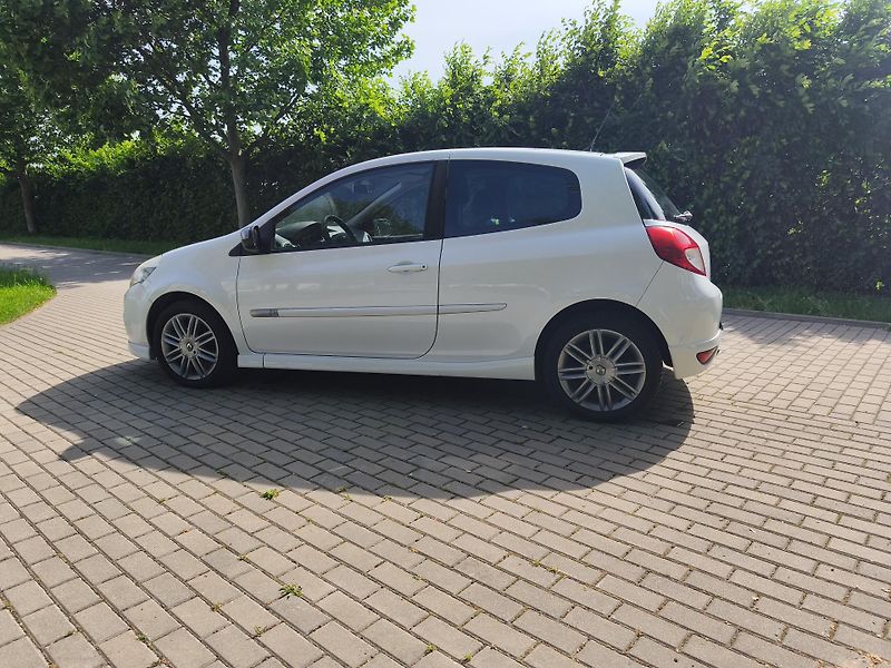 Renault Clio 1.6 GT - fotka 5 z 22