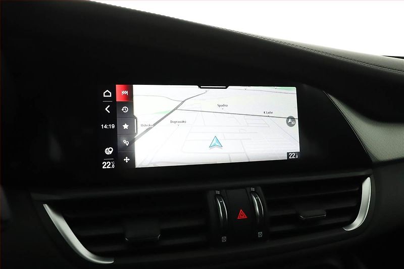 Alfa Romeo Giulia (2024) 2.0 Turbo - fotka 13 z 17
