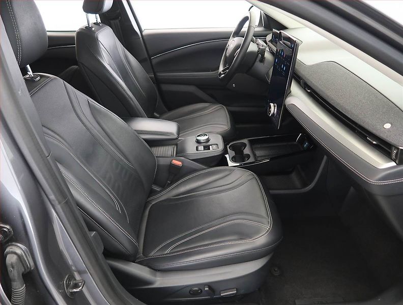 Ford Mustang Mach-E (2021) Standard Range RWD, SoH 95% - fotka 9 z 34