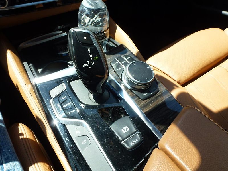 BMW Řada 5 3,0 D X-Drive M-Paket  Carbon - fotka 42 z 62