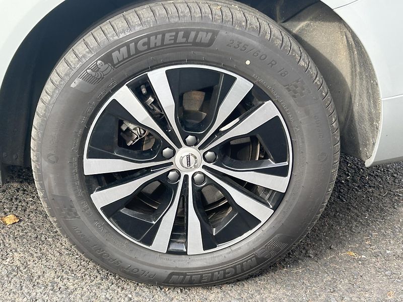 Volvo XC60 (2025) T6 RECHARGE PHEV 4WD ČR 1.maj  - fotka 42 z 46