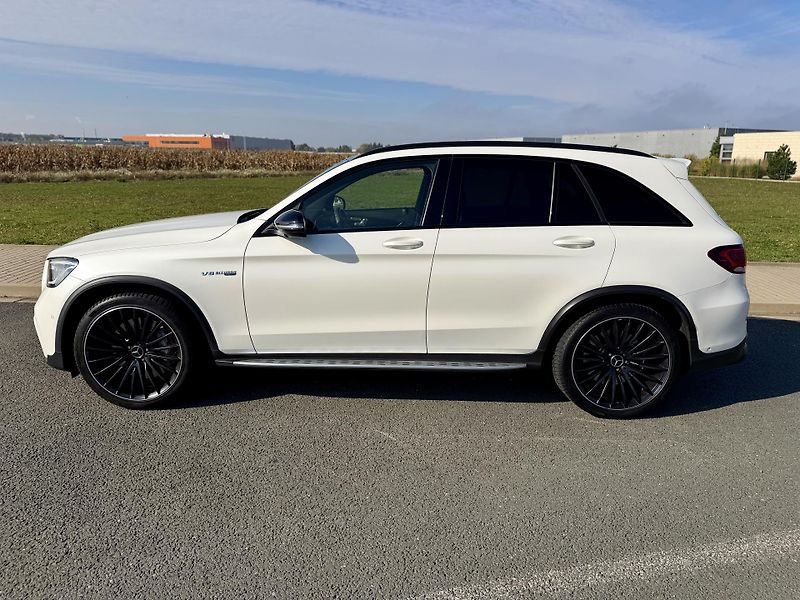 Mercedes-Benz GLC 63 AMG 4MATIC+ PANORAMA NAVI - fotka 2 z 38