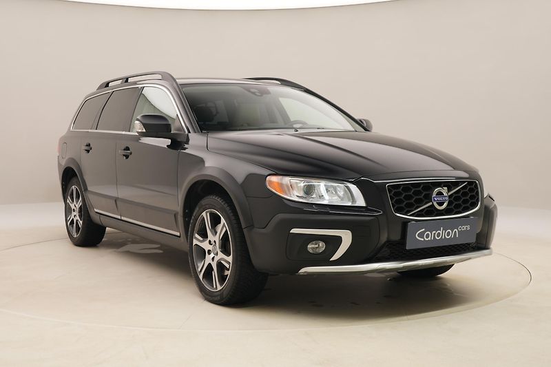 Volvo XC70 D5 AWD MOMENTUM CZ AUT - fotka 12 z 47