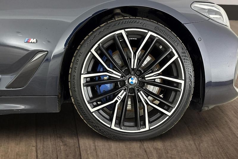 BMW Řada 5 530d xDrive - fotka 17 z 17