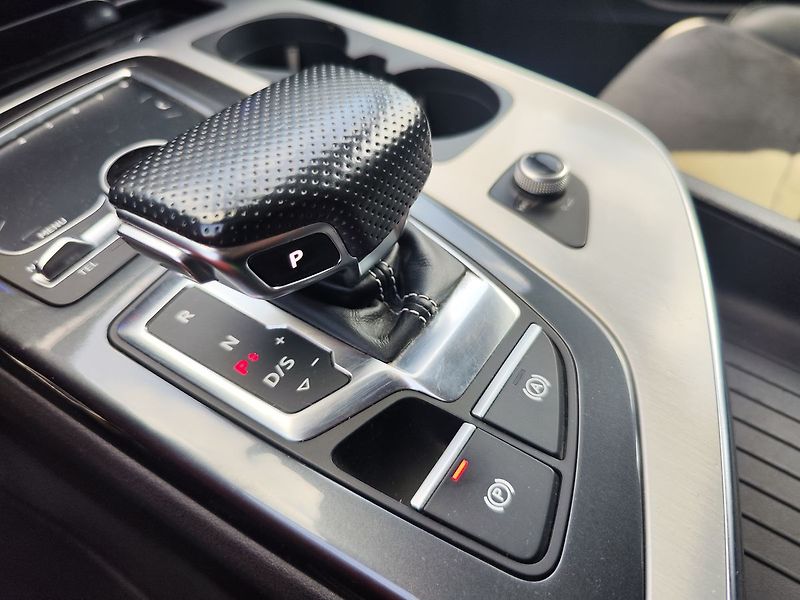 Audi Q7 3.0 TDI/200kW S-Line ČR Quattr - fotka 30 z 41