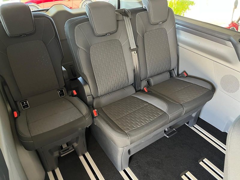 Ford Tourneo Custom (2025) L2 TITANIUM 2.5PHEV 171kW eCVT - fotka 13 z 27