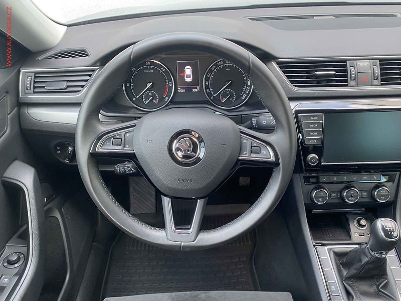 Škoda Superb (2016) 2.0TDI, ČR, Kamera, kůže - fotka 11 z 20