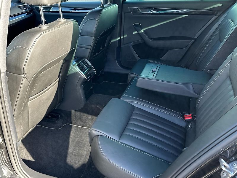Škoda Superb L&K 2.0 TDI 147 kW DSG Combi - fotka 12 z 23