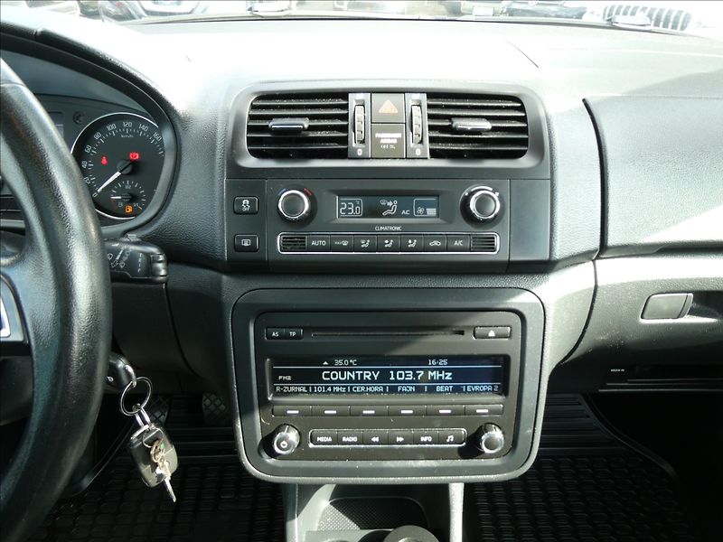 Škoda Roomster 1,2 TSI 77kW Elegance,2 x kola - fotka 29 z 48