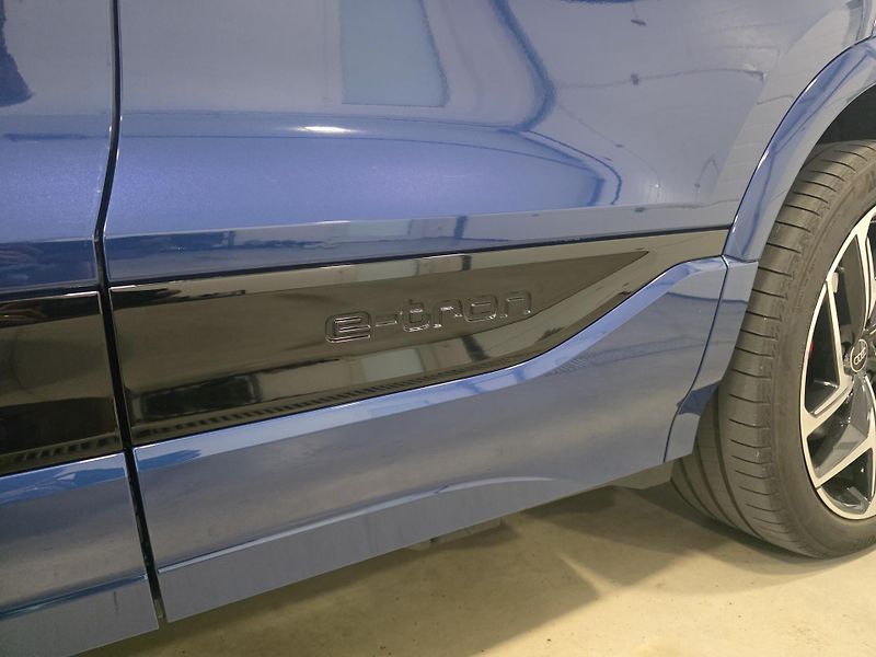 Audi SQ6 e-tron (2025) Edition One Blue - fotka 13 z 33