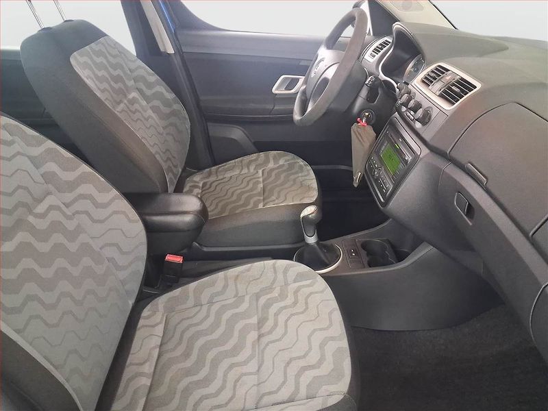 Škoda Roomster (2008) Style 1.4 16V - fotka 9 z 16