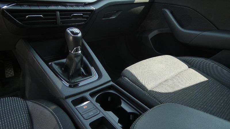 Škoda Octavia Combi 2,0 TDI Ambition - fotka 6 z 23