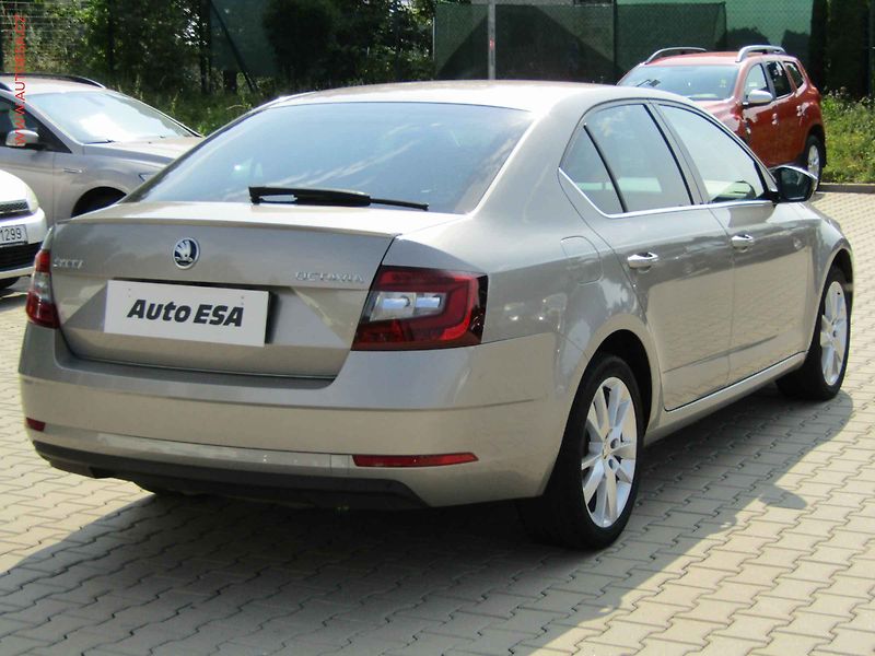 Škoda Octavia (2019) 1.5 TSi, ČR, Style, LED, navi - fotka 4 z 16