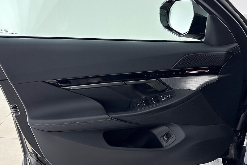 BMW Řada 5 540d xDrive Touring - fotka 16 z 24