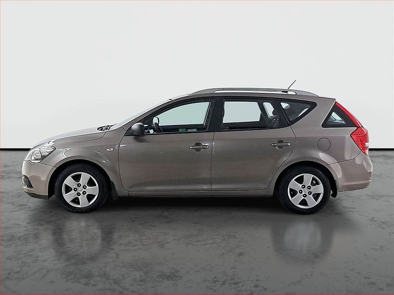 Kia Ceed (2010) 1.4 CVVT, Navi, Park. senzory - fotka 3 z 16