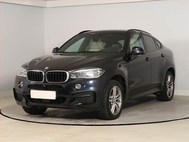 BMW X6 (2018) xDrive30d - fotka 2 z 23