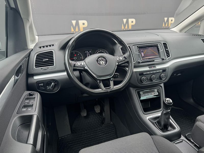 Volkswagen Sharan (2017) 2.0TDi 110kW 4M Highline 7míst - fotka 13 z 52