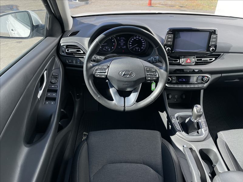 Hyundai i30 1,5 T-GDI Combi Family Smart - fotka 7 z 22