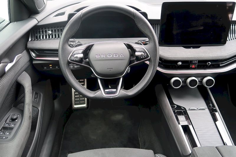 Škoda Superb (2025) Combi SportLine 2,0 TSi/195 kW - fotka 14 z 32